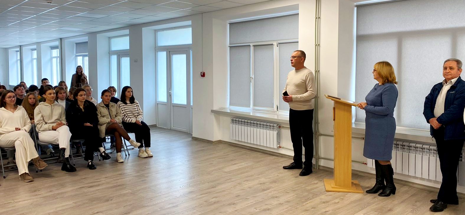 Присутніх привітав директор школи